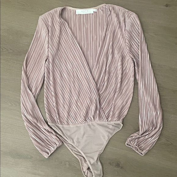 ASTR Dusty Pink Pleated Bodysuit - Picture 1 of 4